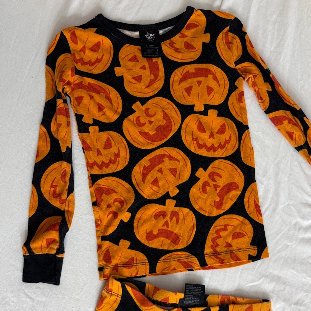 Pumpkin Print Kids Pajama Set - Picture 2 of 6
